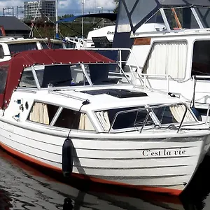 Botel Motor Yacht Amazone Amsterdam